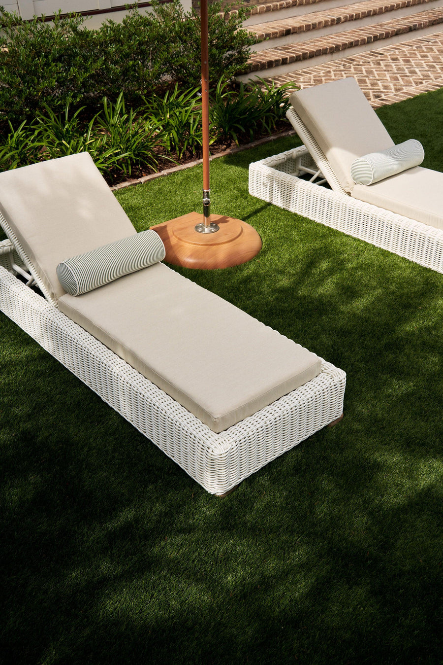 White Wicker Chaise Lounge