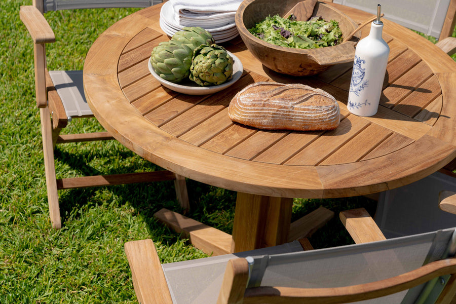 Beautiful outdoor teak pedestal table